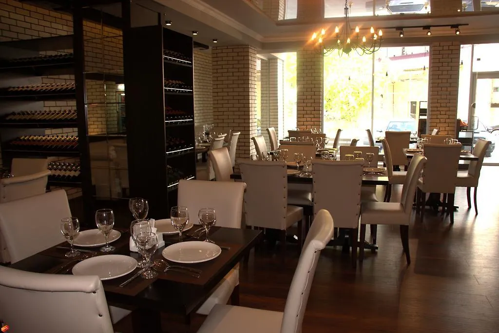 Hotel & Cafe Batus