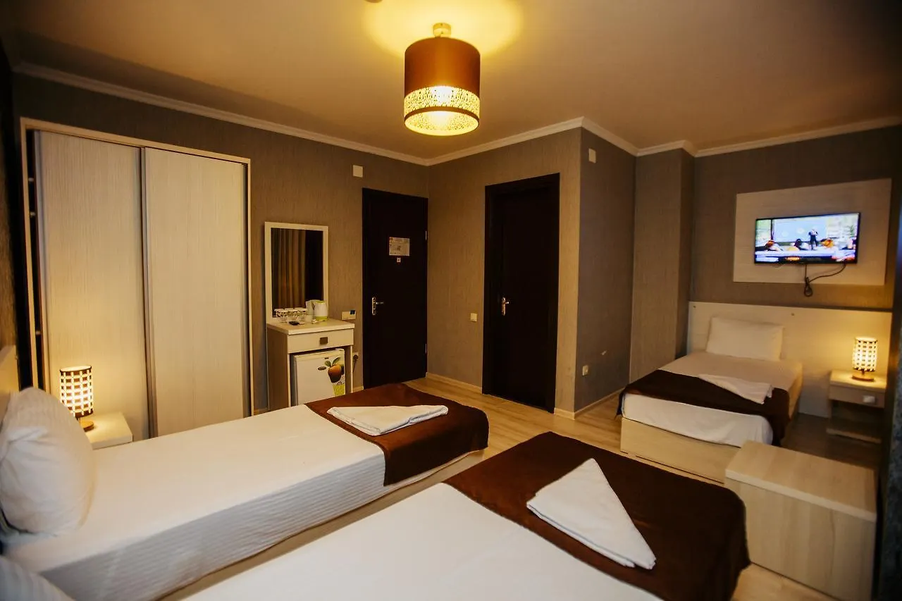 Hotel & Cafe Batus